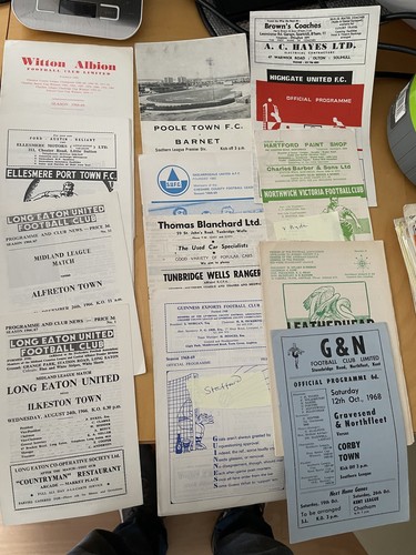 336 Non League programmes mid 60s to mid 70s - Picture 9 of 24
