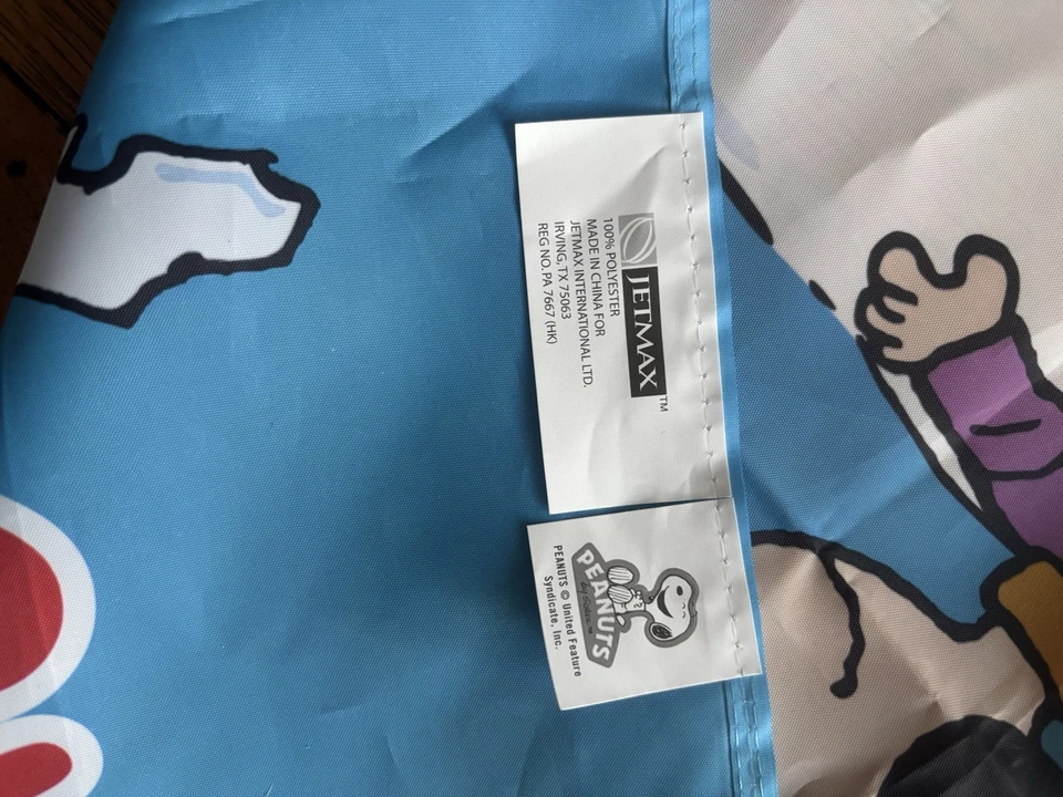 Bandera de jardín decorativa temática Charlie Brown Peanuts "Felices Fiestas" Foto 3 de 3