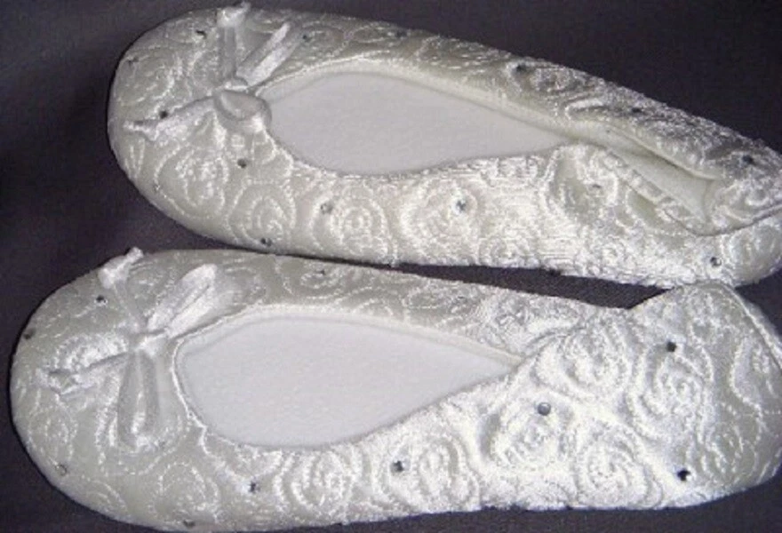 ZAPATILLAS BAILARINA ISOTONER DORADAS METÁLICAS LAVABLES TALLA XL (9-1/2-10-1/2) SUELAS Foto 2 de 3