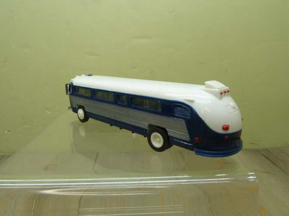 American Precision Models Bus Blue Truck & Coach Division HO Scale 1:87 APM - Image 4 of 4