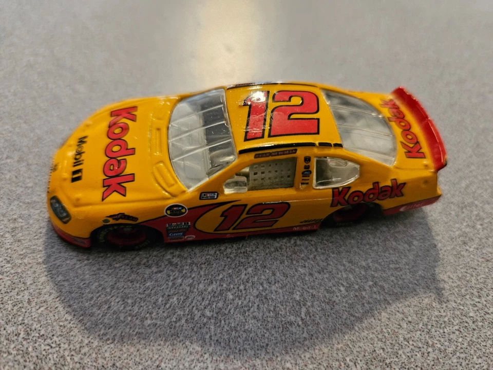 Ryan Newman #12 Kodak NASCAR 2007 diecast 1:64 muy buen estado Foto 3 de 4