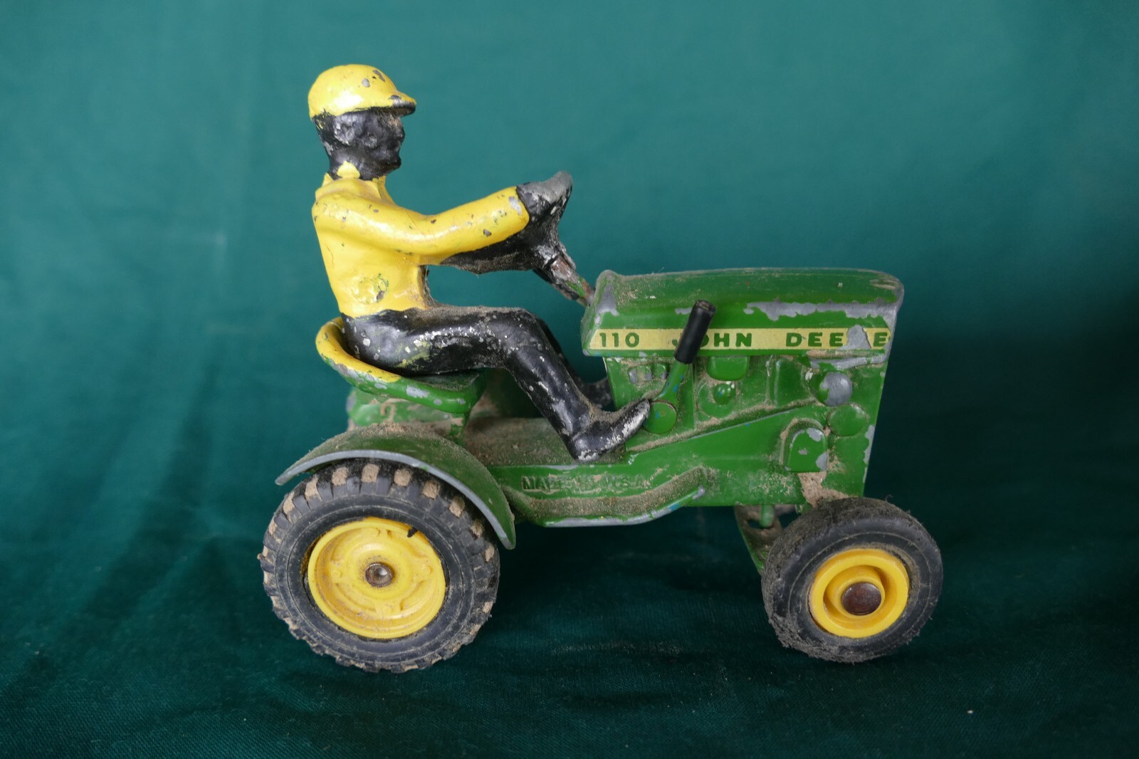 Vintage farm toy ERTL 1/16 diecast 110 lawn garden tractor John Deere