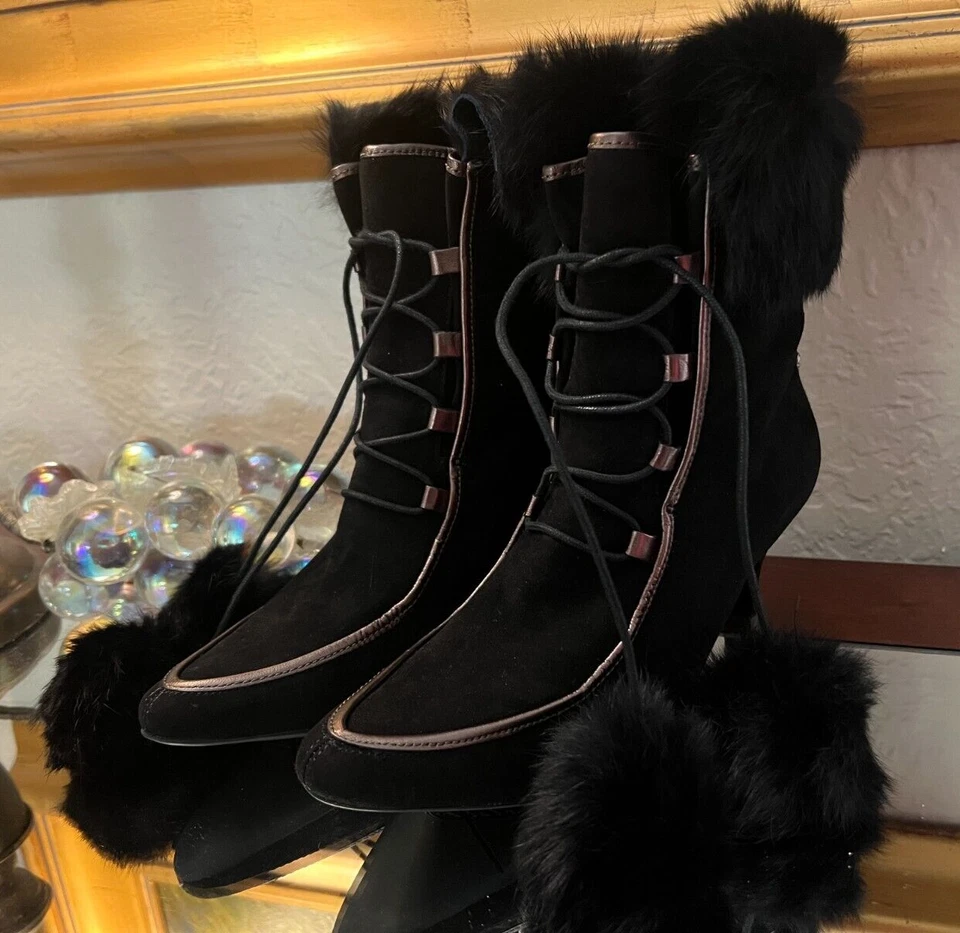 Rockport Black Suede Fur Pom Pom Gold Trim Boots US 6.5 - Image 4 of 4