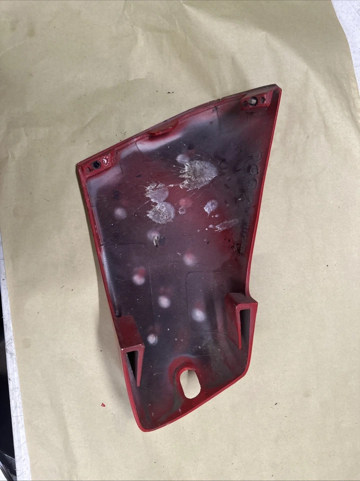 USADO ORIGINAL GENUÍNO PORSCHE 944 PARA-CHOQUE TRASEIRO LADO ESQUERDO TAMPA VERMELHA - Imagem 2 de 4