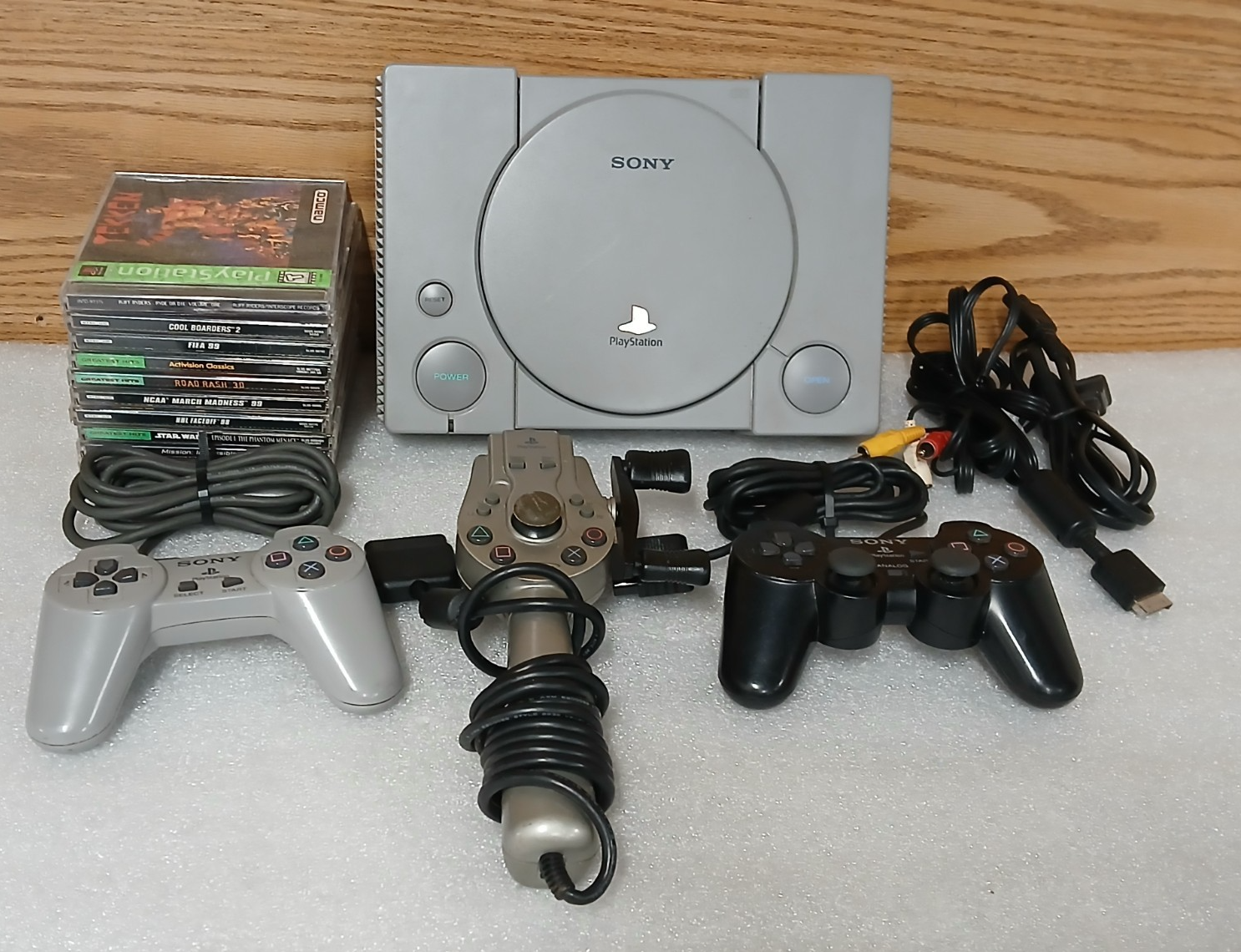 PlayStation 1 Console PS1 SCH-7501 - 2 Controllers + fishing controll & 10 games