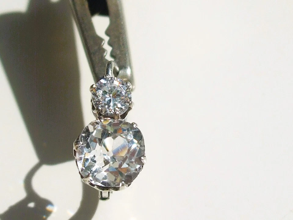 BELLES BOUCLES D'OREILLES DORMEUSES ANCIENNES en ARGENT 800 avec PIERRE BLANCHE - Photo 4/4