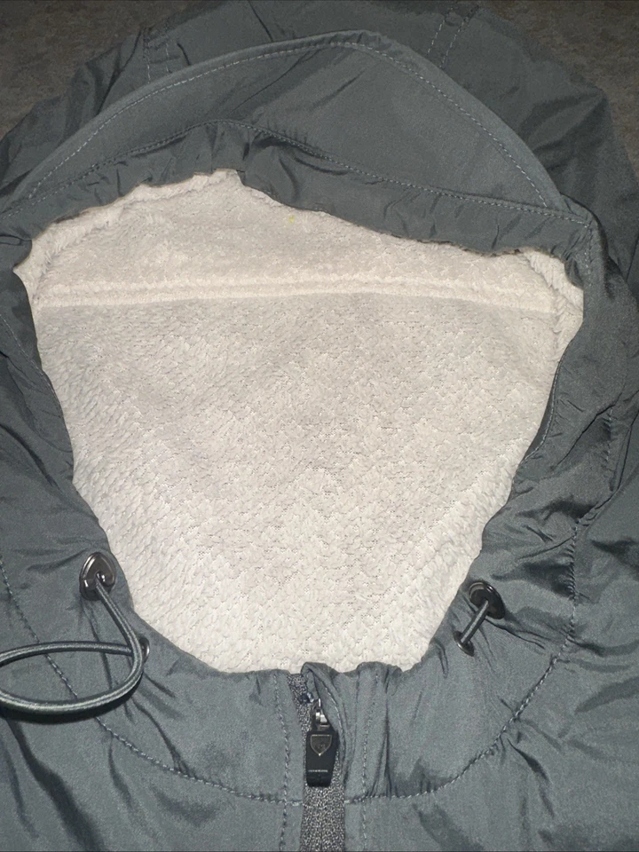 Chaqueta Kuhl “The One” Mujer Pequeña Gris Forrada de Vellón Ligera Cremallera Completa Senderismo Foto 4 de 4