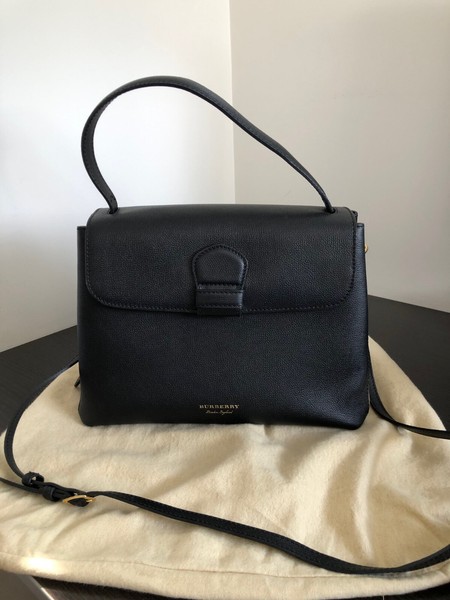 Stunning Pre Loved Burberry handbag in excellent condition