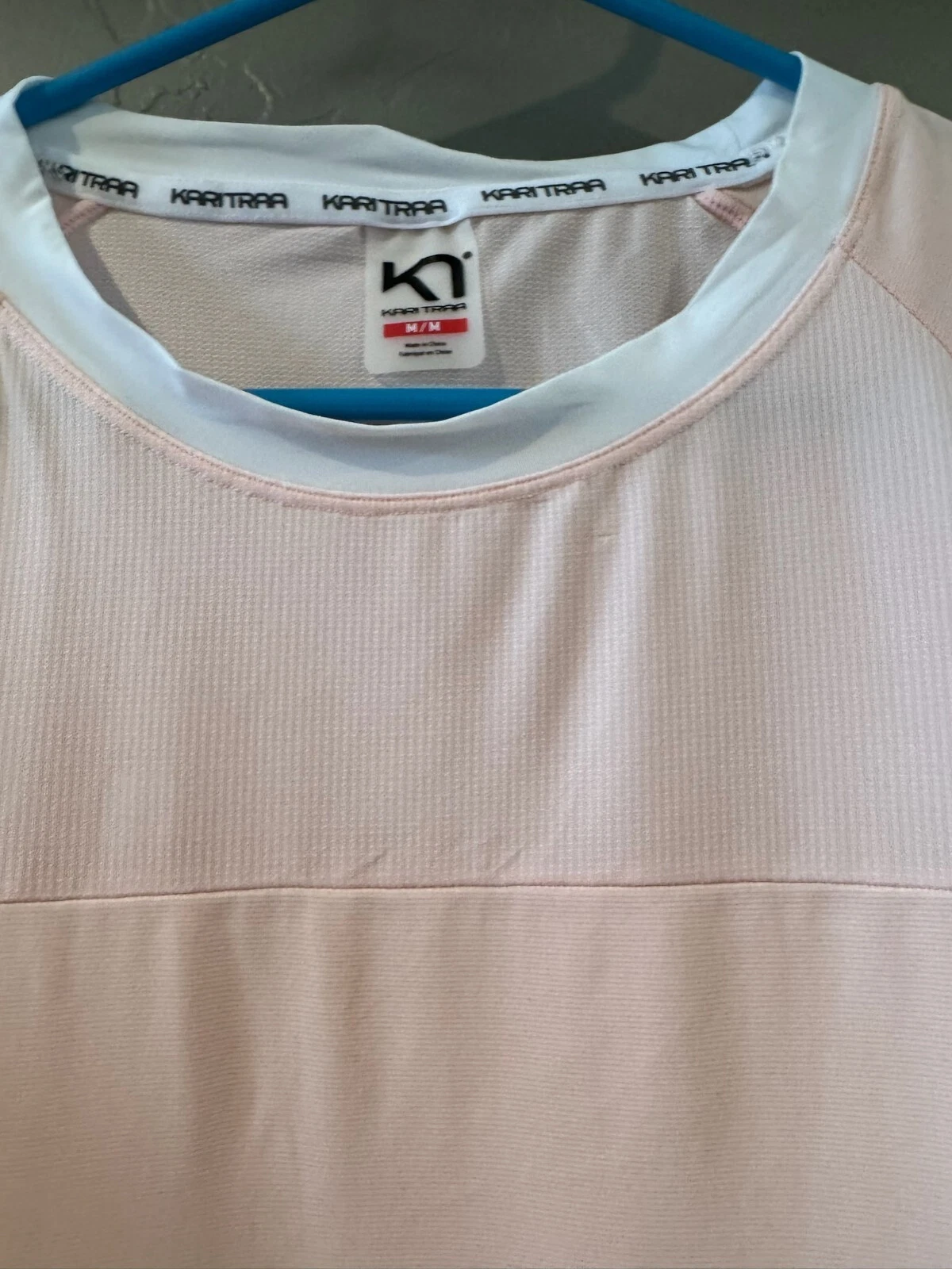 Kari Traa Women's Shirt short sleeves Mia Stretchy Tee size Medium Flush Pink