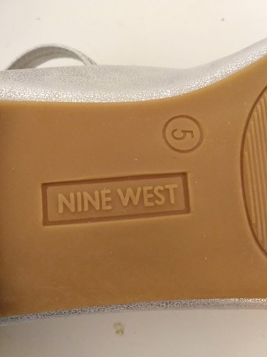 Zapatos planos de ballet Nine West Fina plateados de imitación de cuero con cremallera talla 5 M - Imagen 13 de 14