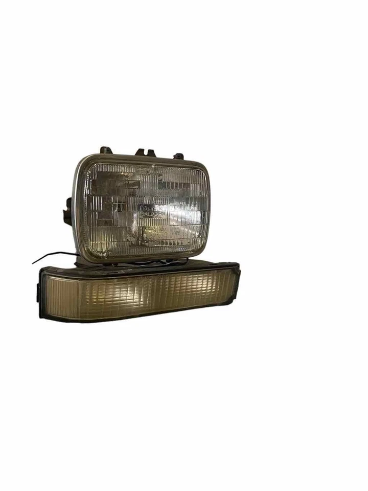 97 98 99 00 01 02 Chevy Pickup 3500 Faro Faro Conjunto Pasajero Derecho Foto 2 de 4