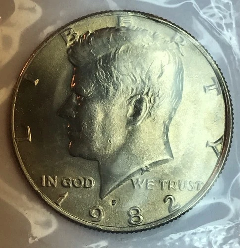 1982 P&D UNCIRCULATED KENNEDY HALF DOLLARS IN PRIVATE MINT CELLO (2 COINS)