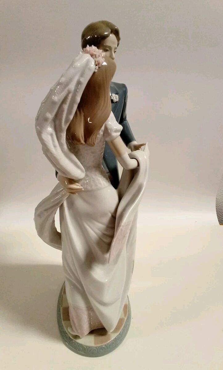 Lladro Vintage I Love You Truly Dancing Bride & Groom Lladro Vintage I Love You Truly Dancing Bride & Groom