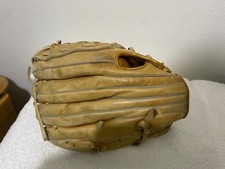 WILSON A2245 BRUCE SUTTER LEFTHANDED BASEBALL GLOVE left hand, throw right used