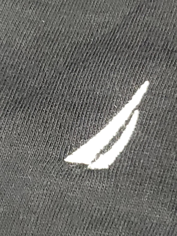 Camiseta Nautica para niños pequeños cuello redondo negra bordado logotipo de vela talla 2T NUEVO Foto 3 de 3