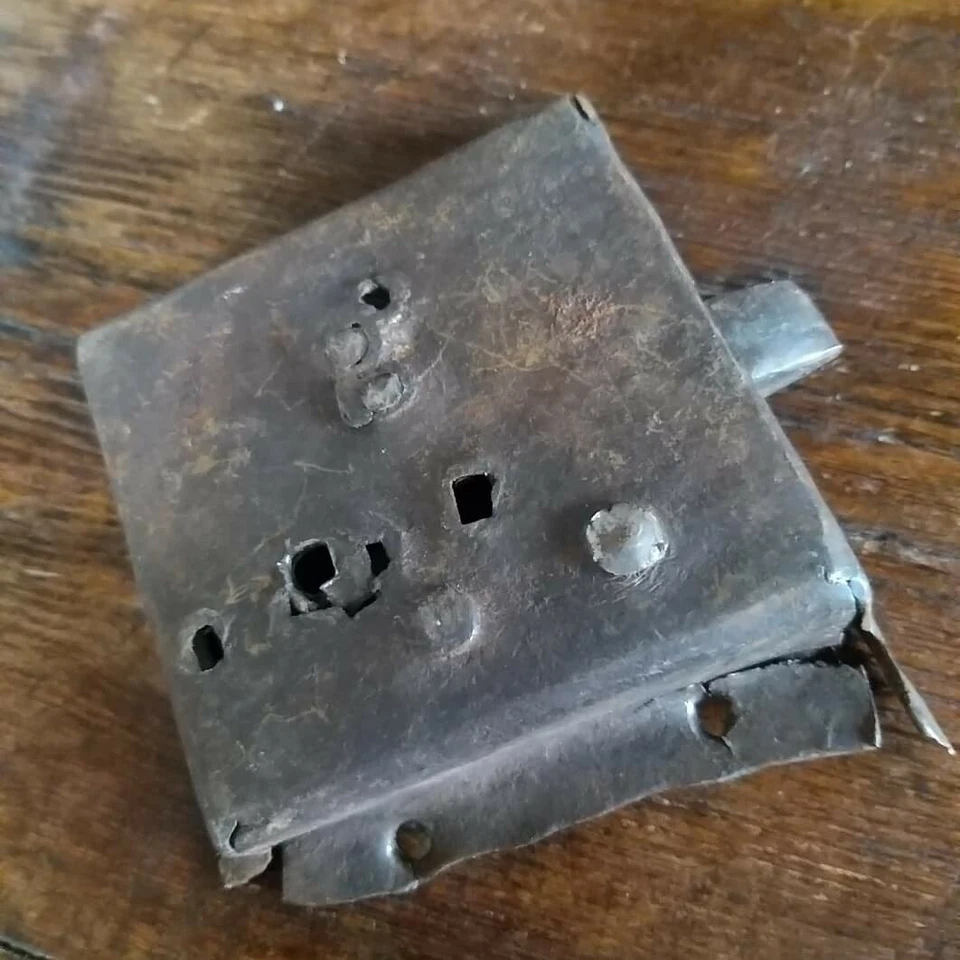 Cerradura de puerta de hierro forjado temprana sin llave para restaurar una cerradura arquitectónica rara Foto 2 de 4