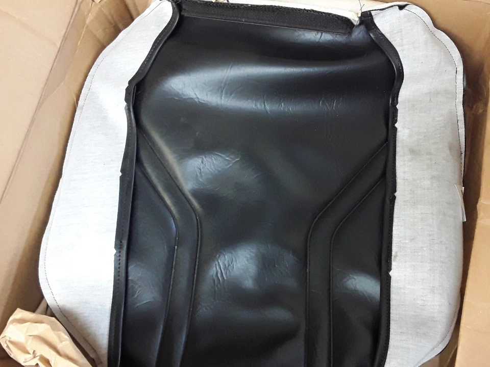 Cojín inferior asiento Komatsu 3EB-50-A51601B Foto 3 de 4