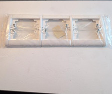 Legrand 85008 - Plaque horizontale triple SAGANE Opalis blanc prise interrupteur