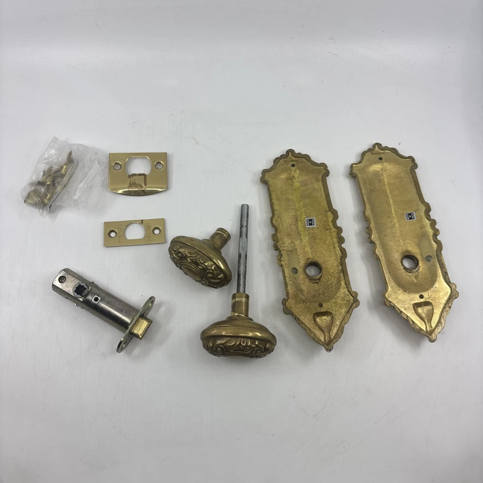 Nostalgic Warehouse Victorian Long Plate with Victorian Knob in Polished Brass - Image 2 of 4