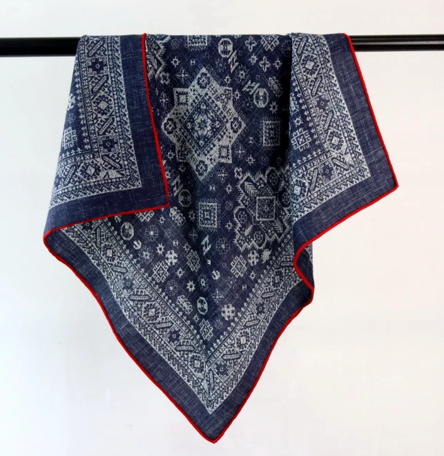 70% Cashmere 30% Silk Scarf Neckerchief Shawl totem Print Bandana 68X68cm Wrap