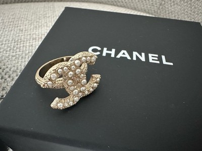 IN BOX 100%AUTH CHANEL Classic CC Logo Ring Small Faux Pearls