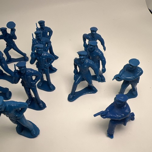 Lote de 23 figuras de plástico de colección para hombres: AZUL POLICÍA POLICÍA juguete adorno de pasteles - Imagen 3 de 13