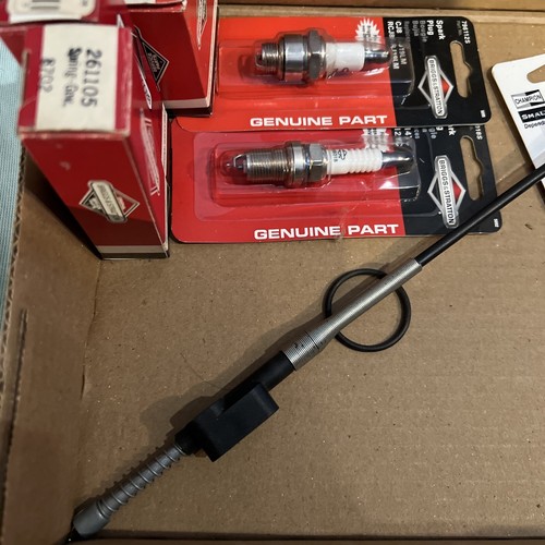 Briggs & Stratton parts lot Most Are New With Some Used - Picture 2 of 6