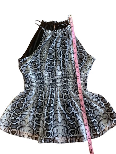 Top Peplum Halter Express talla XS con estampado animal sin mangas - Imagen 8 de 11