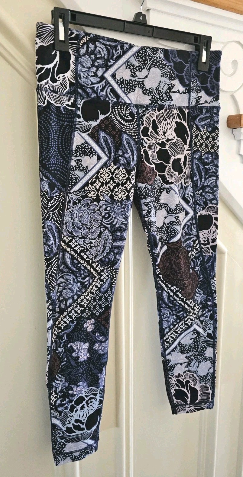EUC ATHLETA Patchwork Salutations 7/8 Leggings Na… - image 7