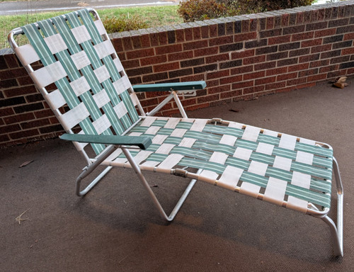 Vtg outdoor folding reclining chaise lounger chair GREEN & WHITE webbed aluminum