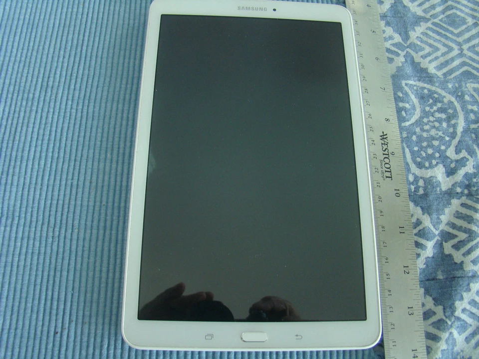 Galaxy Tab E 16 Gb Tablet - Image 4 of 4