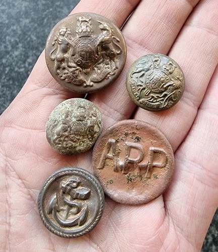 WW1 WW2 Military Buttons Brass Metal Detecting Finds Antique (2)