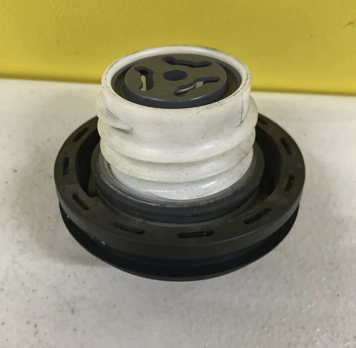 FORD FUSION 2002-2012 PETROL / DIESEL FUEL CAP - Image 3 of 4