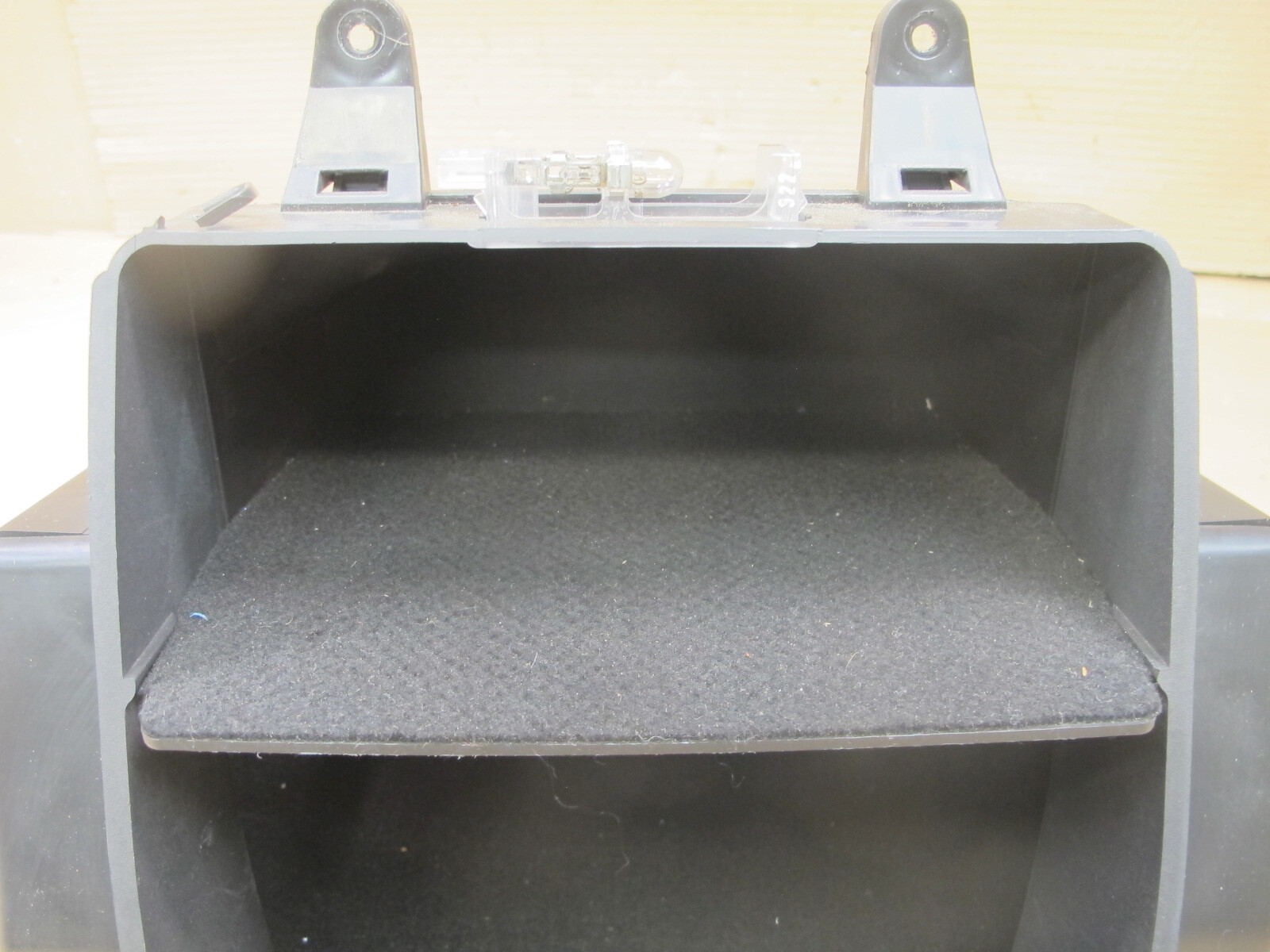 🥇0308 BMW E85 Z4 REAR CENTER CONSOLE COMPARTMENT STORAGE TRAY BIN