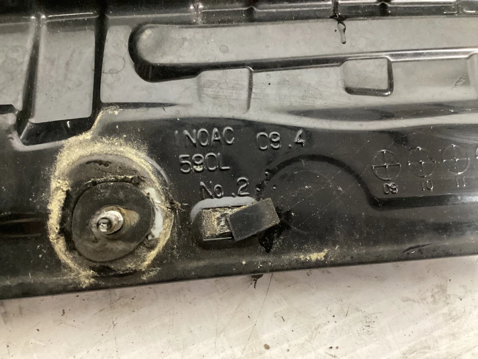 2010-2015 Toyota Prius Rear Trunk Spoiler Wing Third Brake Light 7687147040 OEM. Foto 3 de 4