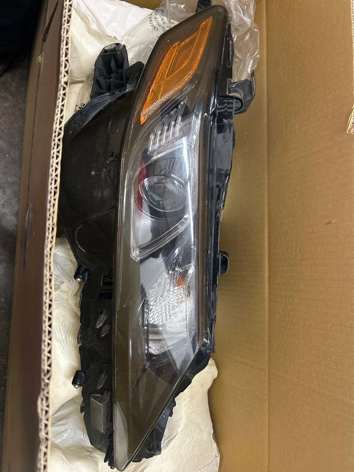 Farol Assy 2021-2024 Toyota Camry - Imagem 3 de 4