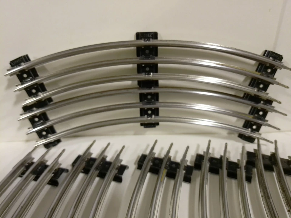 8 SECTIONS LIONEL O GAUGE 031 CURVE TRACK 31" DIAMETER VERY SHINEY CONDITION - Image 3 of 3
