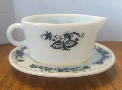 Vintage Pyrex Old Town Blue Onion Gravy Sauce Boat and Under Plate 77-B & 77-U