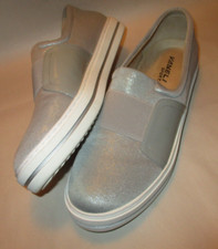 VanEli Sport Women 9M Gray Trim Cushion Insole Slip on Comfort Casual Sneakers