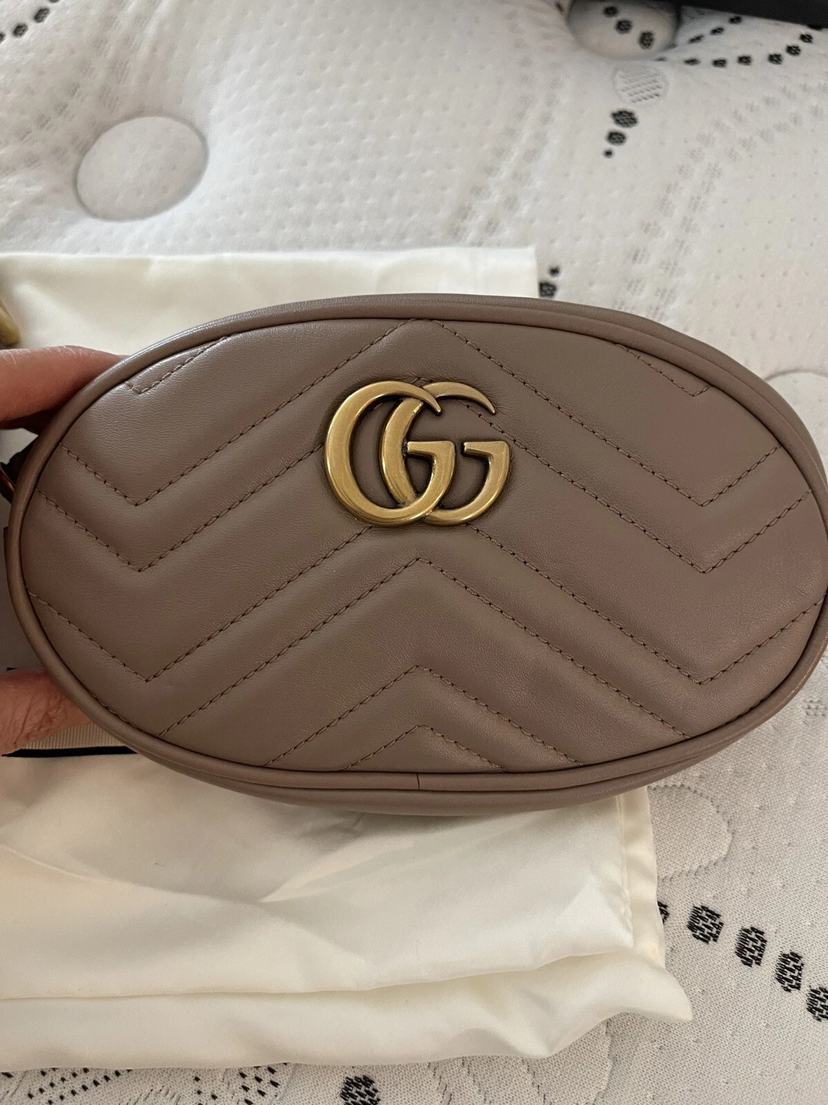 Sac ceinture beige Gucci Calfskin Matelasse GG Marmont (taille 38)