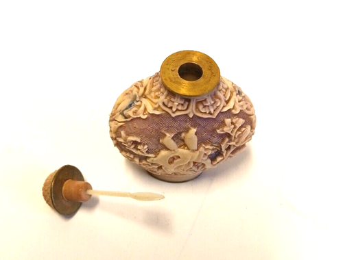 Antique Asian Chinese Carved White Lacquer Resin snuff bottle Qianlong mark - Picture 6 of 7