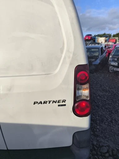 PEUGEOT PARTNER 2011-2016 REAR/TAIL LIGHT (DRIVER SIDE) WITH LAMP — 第 3/4 张图片