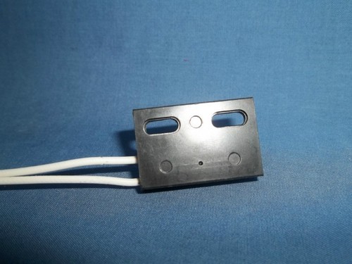 Hamlin 59135-020 Interruttore magnetico 240VAC .5A (nuovo) - Foto 3 di 3
