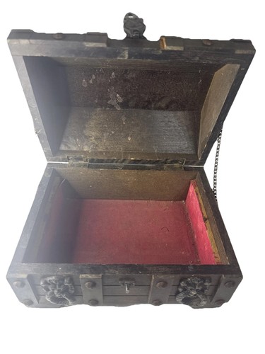 Used Vintage 1970’s Dark Wood Pirate Treasure Chest Jewelry Box Free Shipping. - Picture 3 of 12