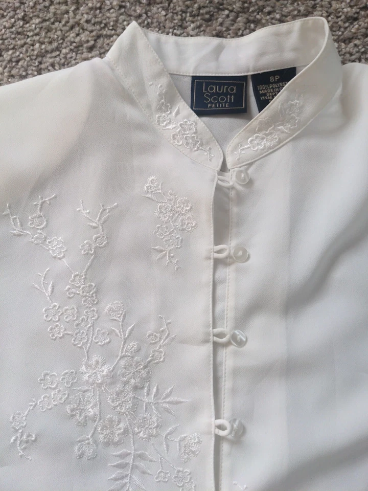 Vintage Laura Scott Embroidered Blouse 8P Grandma Core Cottage Core - Image 3 of 4