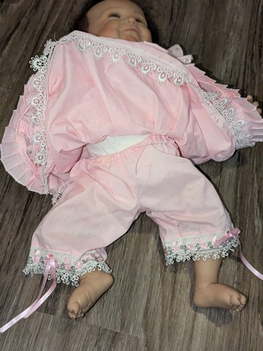 Realistische Reborn Puppe 20 Zoll Babypuppe im rosa Kleid signiert Künstler Andrea Arcello - Bild 5 von 18