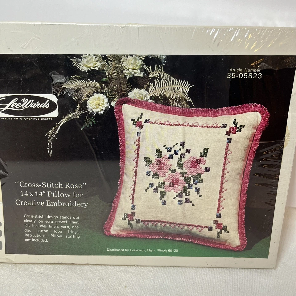 Kit de Almohada Rosa Punto de Cruz Lee Wards De Colección Años 70 Sellado Nuevo En Caja Nuevo de Lote Antiguo Foto 2 de 4
