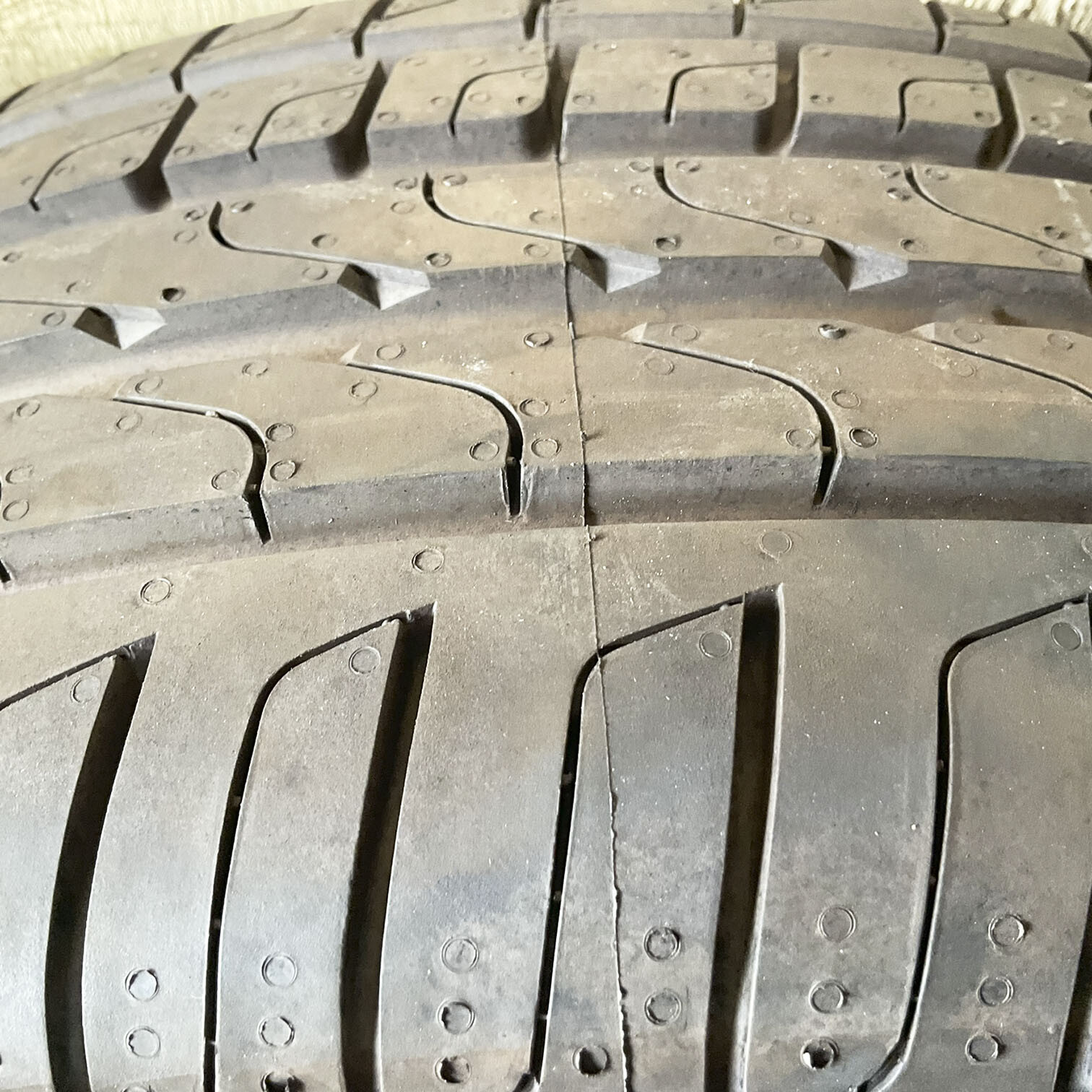 17-inch-205-45-17-pirelli-pzero-run-flat-84v-tire-s-205-45r17-205-45r