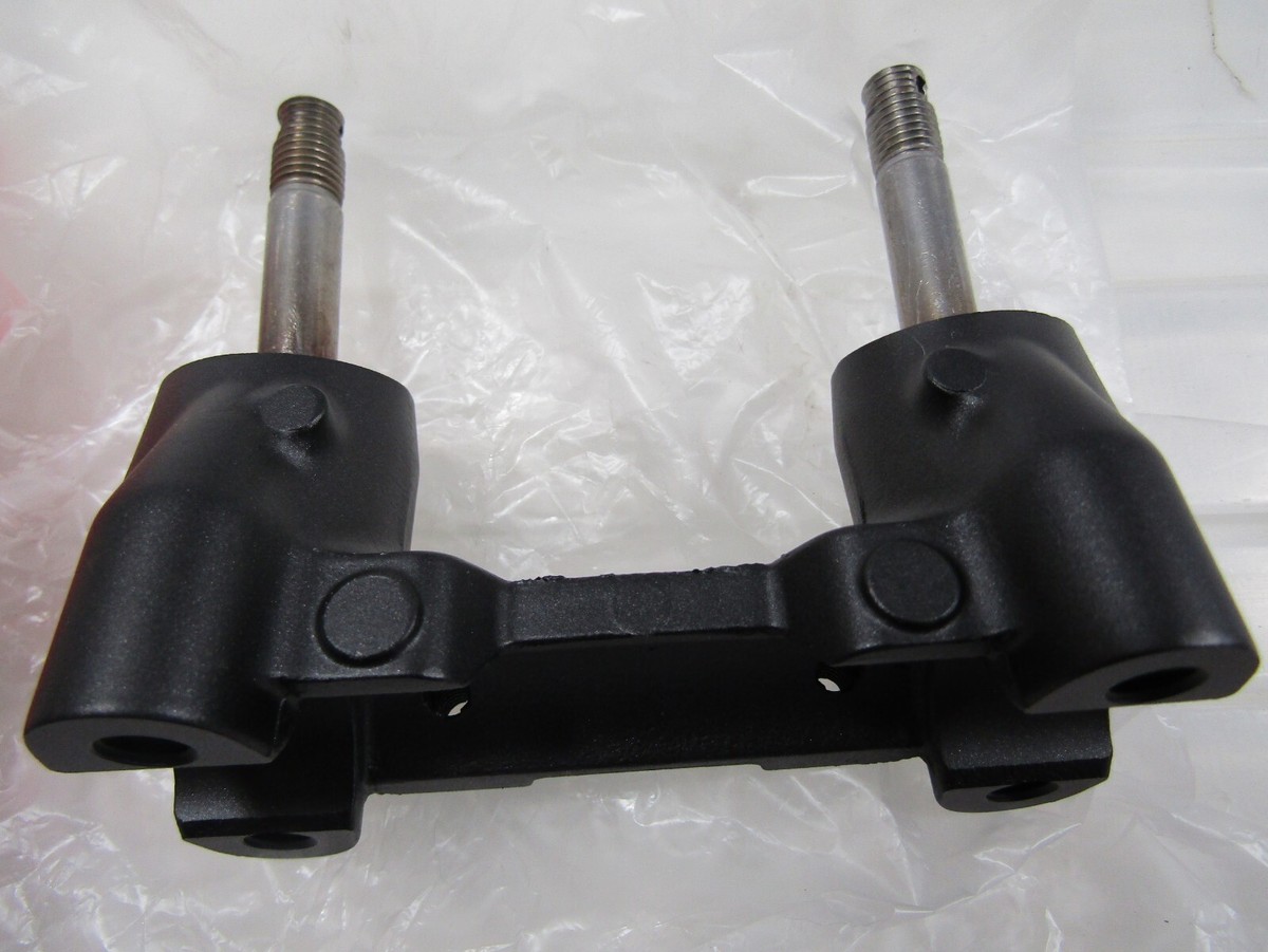 Yamaha 16 17 18 XSR700 FZ-07 OEM NOS Lower Handlebar Clamp