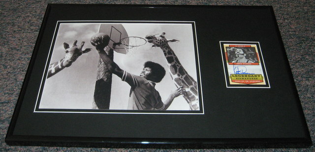 Artis Gilmore w/ Giraffes Signed Framed 11x17 Photo Display UDA Spurs 